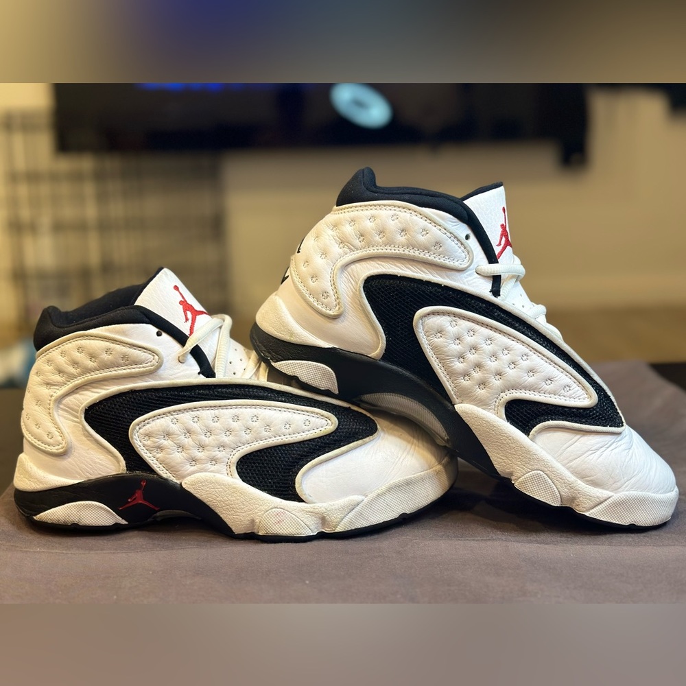 AIR JORDAN OG RETRO ‘WHITE’ - WOMEN’S SIZE 7.5 - GREAT CONDITION - SHIPS FAST*
